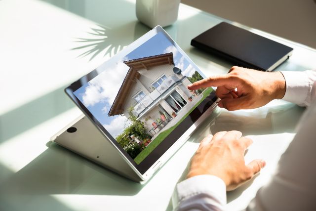 01-tablet-house