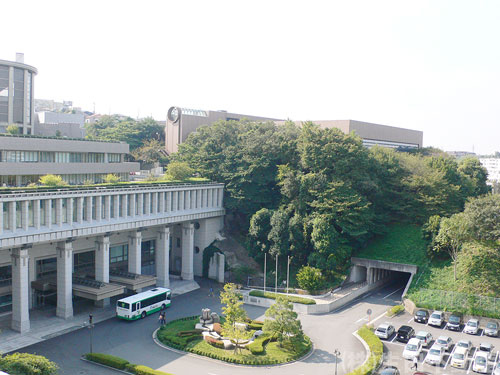 専修大学