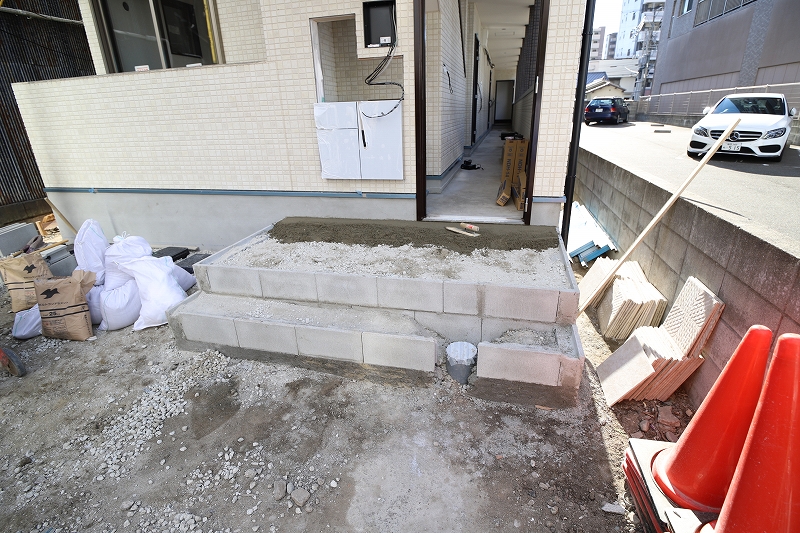 箱崎11 建具・玄関アプローチ-3