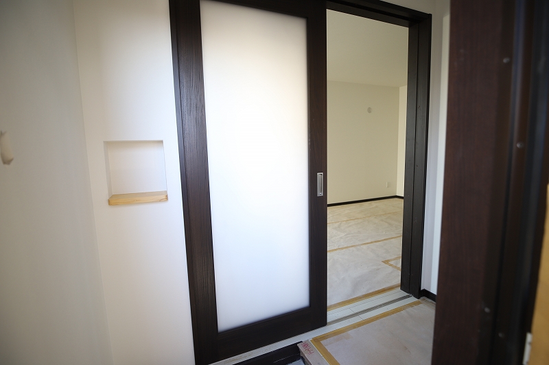 箱崎11 建具・玄関アプローチ-16