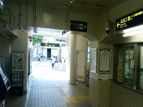 ①阪急芦屋川改札口p