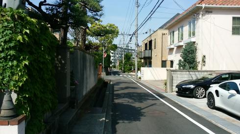 ⑦線路の1本北の道