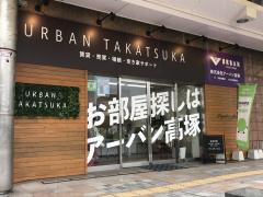 賃貸部外観　雨