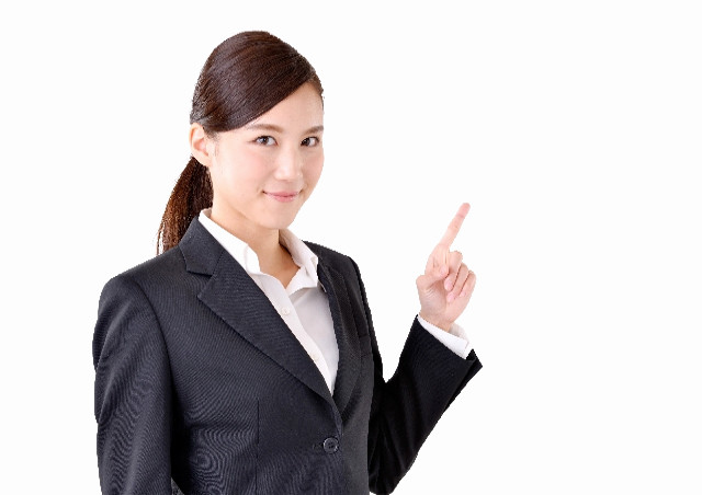 岡崎市でリフォーム・リノベーション済みの中古物件を扱う【パティーナ株式会社】がお届けする3つのこと。プレミアム会員の説明を行っている画像
