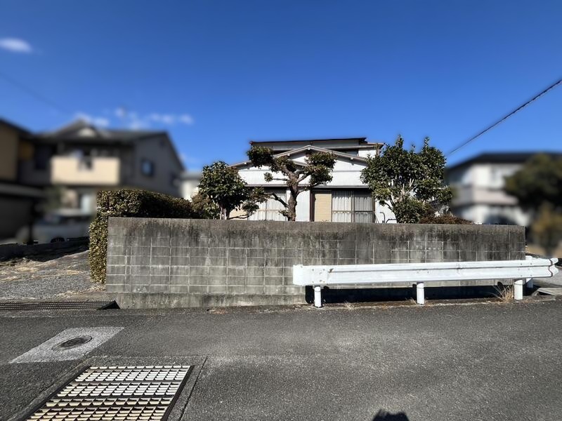 朝倉第二小学校区】売り土地 高知市大谷公園町 角地の敷地広々約