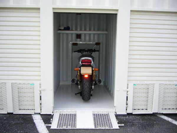 レンタルBOX カリタス学園通り｜レンタルボックスコンテナ物置・バイク専用コンテナ・月極(平置)バイク駐輪場有｜株式会社レック