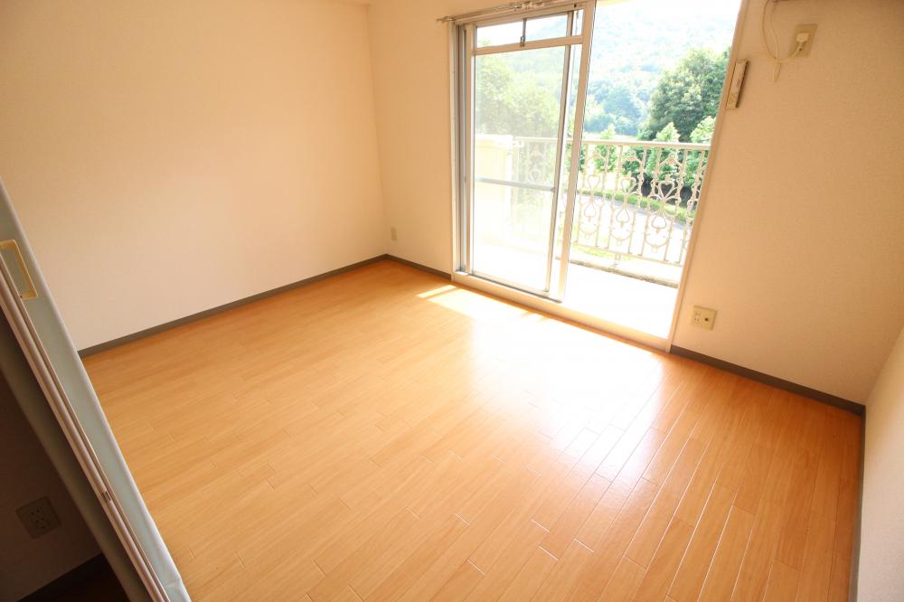 広島大学学生用の寮のバルコニー付き部屋