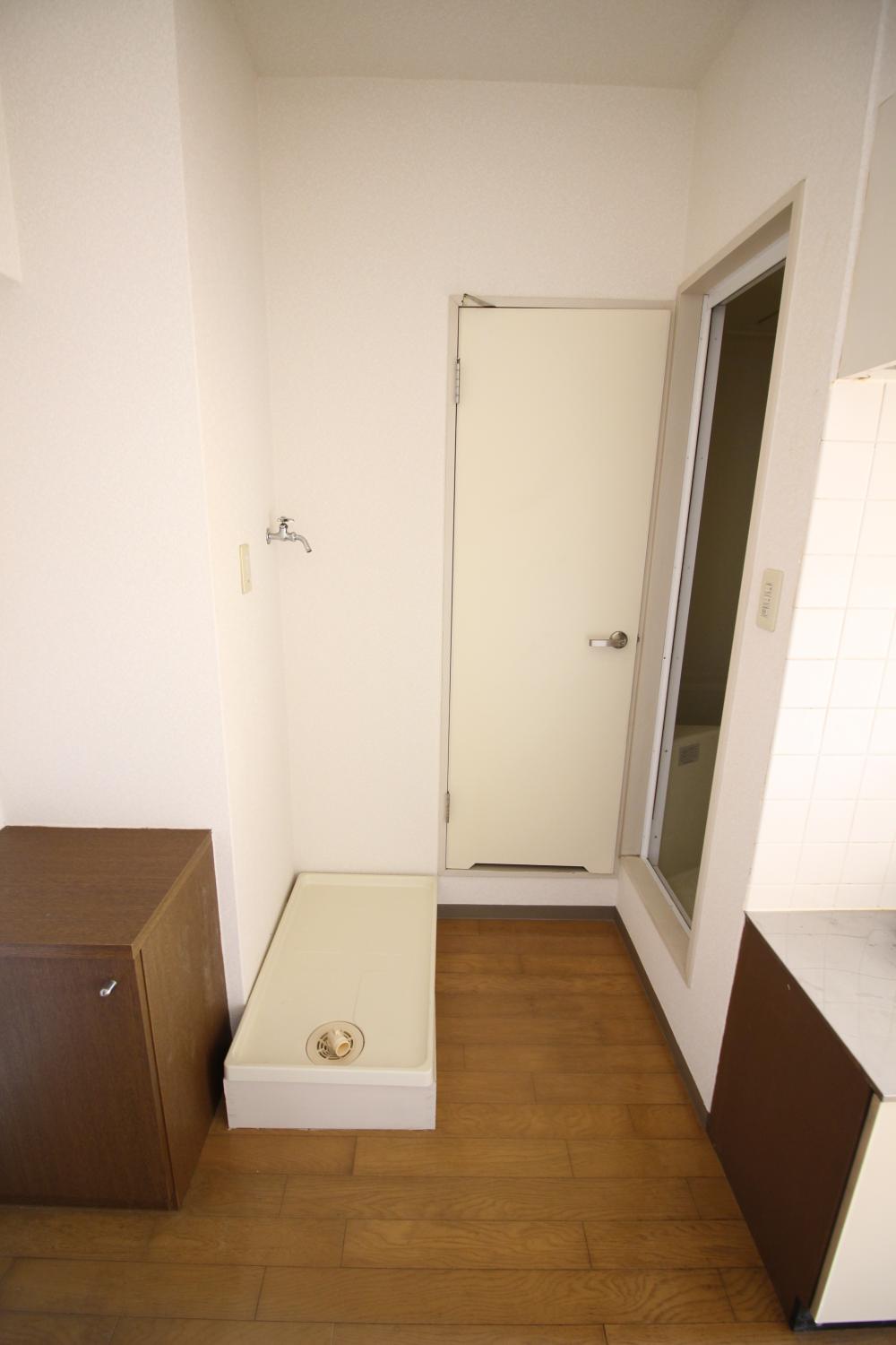 広島大学学生用の寮の専用室内洗濯機置き場